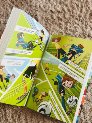 Libro Los Futbolísimos, con accesorios