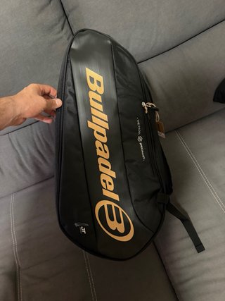 Paletero Bullpadel Vertex Negro y Dorado NUEVO