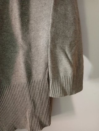 Chaqueta de punto gris con lazo