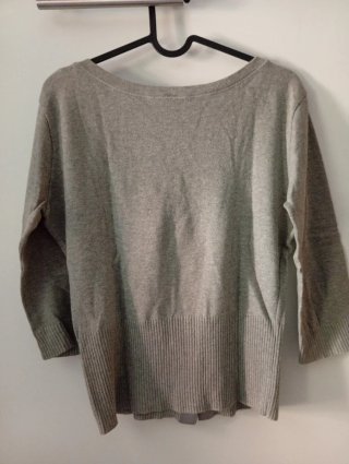 Chaqueta de punto gris con lazo