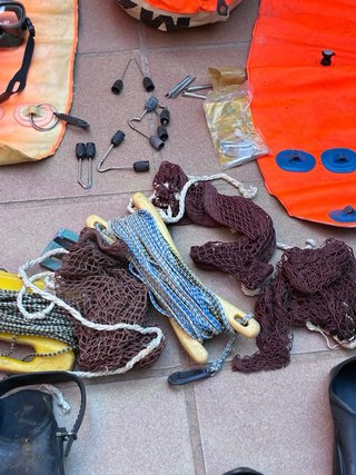 Material pesca submarina: fusil, traje, aletas