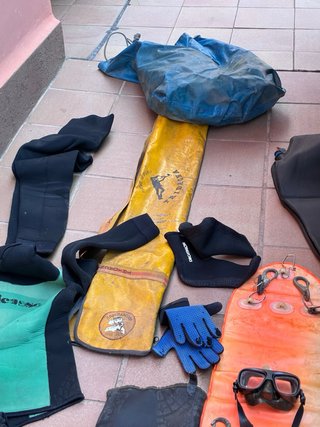 Material pesca submarina: fusil, traje, aletas