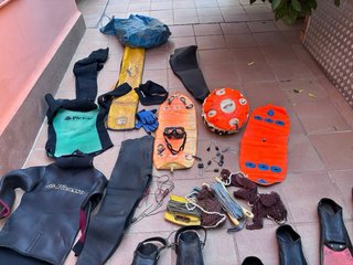 Material pesca submarina: fusil, traje, aletas