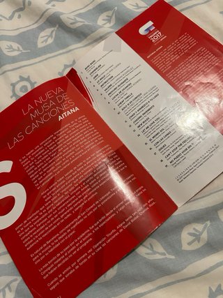 autógrafo Aitana revista 2017