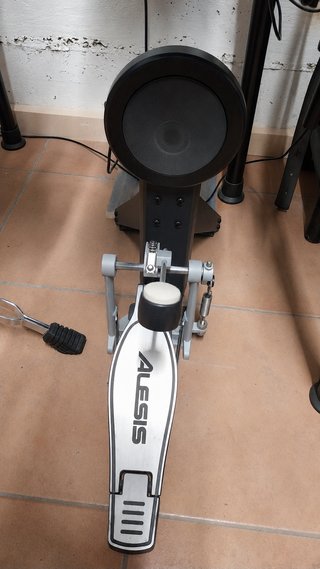 BATERÍA ELECTRÓNICA ALESIS NITRO MESH KIT AMPLIADA