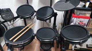 BATERÍA ELECTRÓNICA ALESIS NITRO MESH KIT AMPLIADA