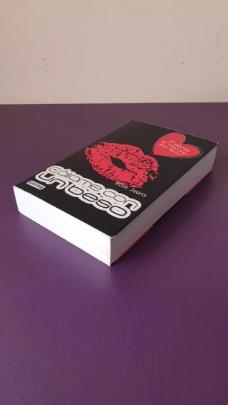 Libro "Cállame con un beso" de Blue Jeans