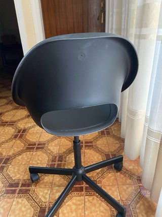 Silla negra de ruedas