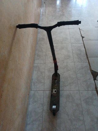 Patineta negra usada