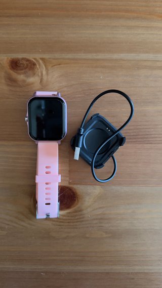 Reloj inteligente rosa con cargador