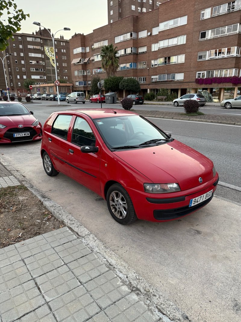 se vende fiat punto 1.9 JTD 80cv - foto 1