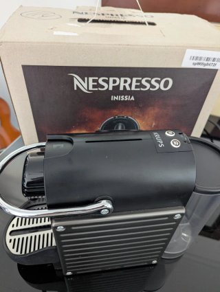 Cafetera Nespresso Krups Negra