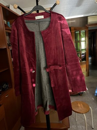 Gabardina roja de terciopelo de color BURGUNDY