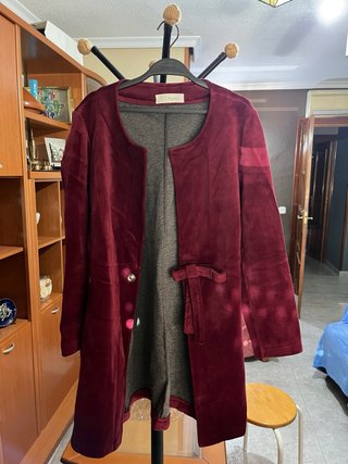 Gabardina roja de terciopelo de color BURGUNDY