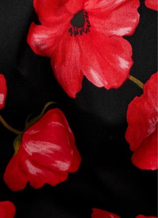 Vestido corto negro flores rojas