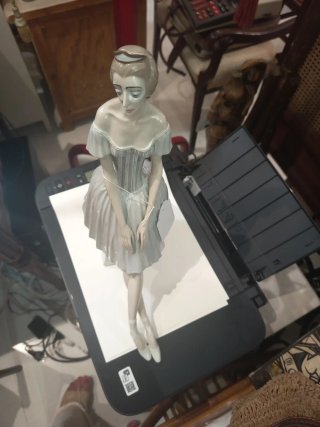 Figura bailarina sentada porcelana