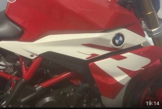BMW G 310 R Roja y Blanca