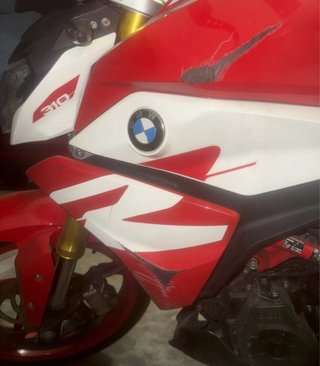 BMW G 310 R Roja y Blanca