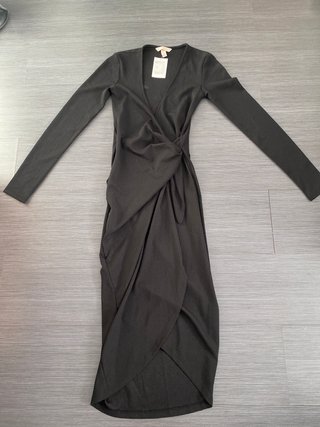 Vestido negro manga larga cruzado