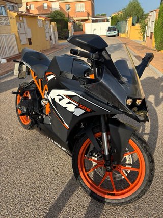 KTM RC 125 con Akrapovic