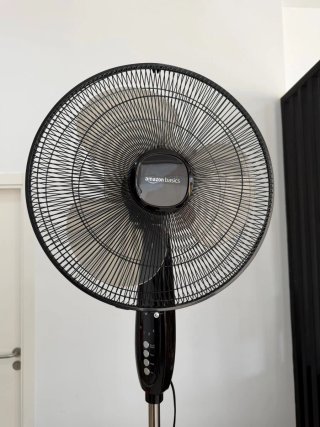 Ventilador de pie Amazon Basics 40cm