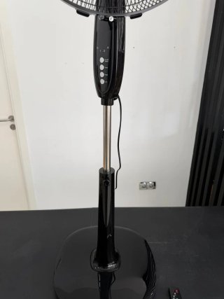 Ventilador de pie Amazon Basics 40cm