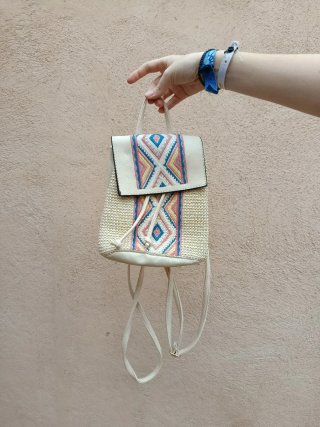 Mochila étnica con bordado
