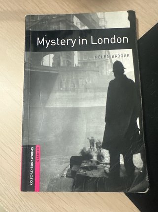 Oxford Bookworms Library: Starter: Mystery in L...