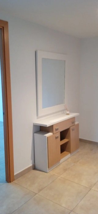 Mueble recibidor madera y espejo