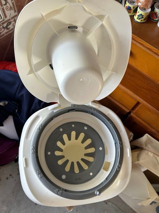 Papelera de pañales blanca