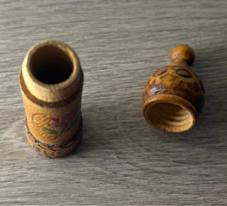 Porta profumo legno intagliato rosa Bulgaria