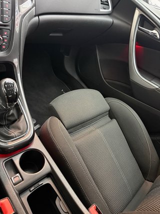 Opel Astra 2012