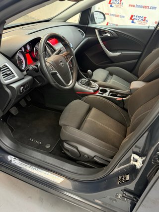 Opel Astra 2012