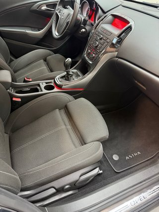 Opel Astra 2012