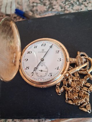 Reloj de bolsillo dorado con cadena.Chapado Oro