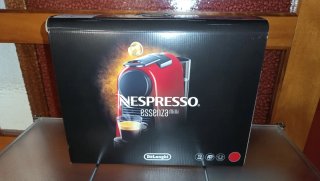 Cafetera Nespresso Essenza Mini Roja sin estrenar