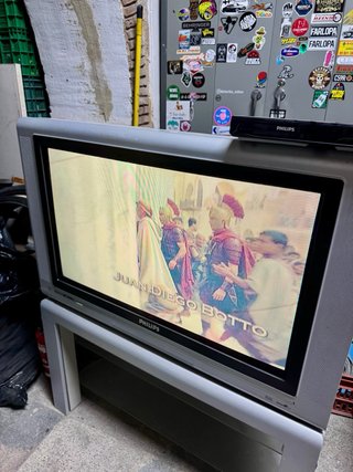 Televisor Philips muy grande para videoconsolas