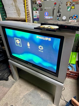 Televisor Philips muy grande para videoconsolas