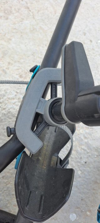 Portabicicletas para coche con luces.