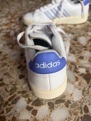 Zapatillas Adidas Blancas y Azules