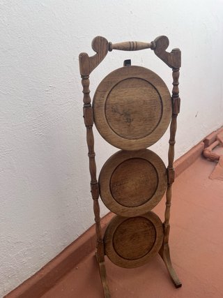 Portaplatos antiguo de madera