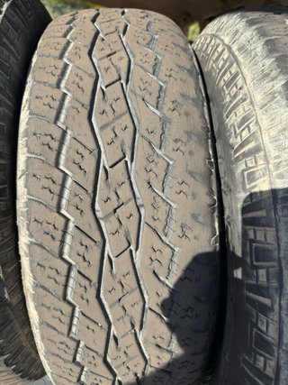 Toyo AT 225/75 R15 Neumáticos
