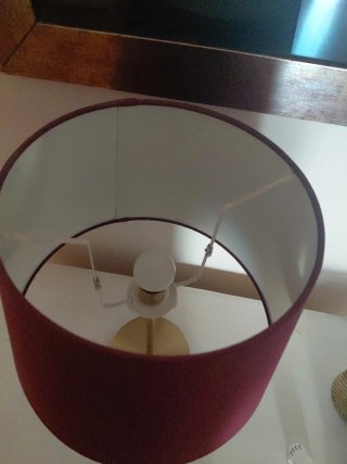Lámpara de mesa tela y metal dorada