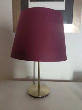Lámpara de mesa tela y metal dorada