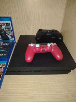 PS4 500GB + 6 Juegos + 2 Mandos
