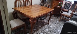 Mesa de comedor de madera