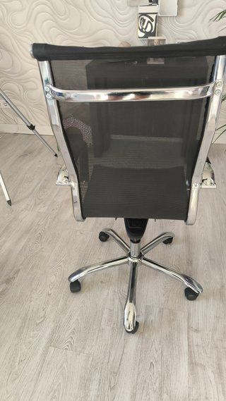 Silla de oficina ergonómica negra
