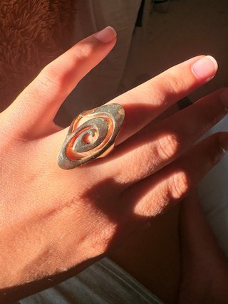 Anillo Diseño Espiral Dorado