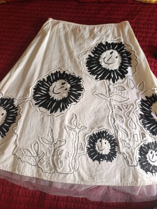 Falda Desigual dibujos blanca y negra