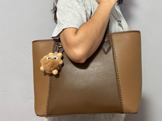Bolso Paula Rossi Marrón con Monedero y Llavero